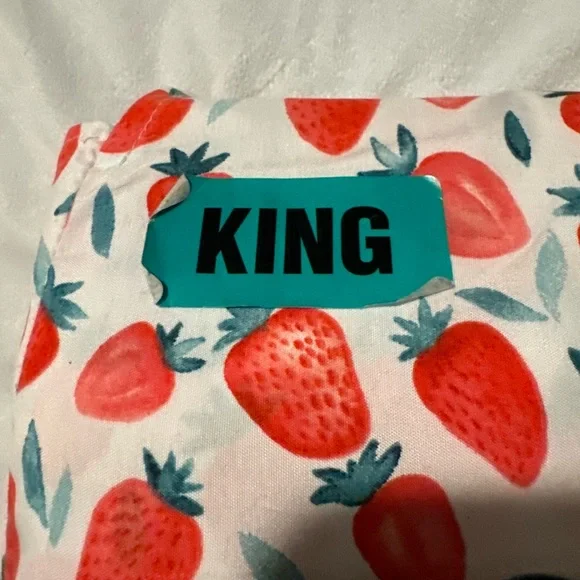 🍓NEW Society Six Strawberry Print King Size Super Soft Sheet Set NIP 4 Piece - Picture 2 of 6